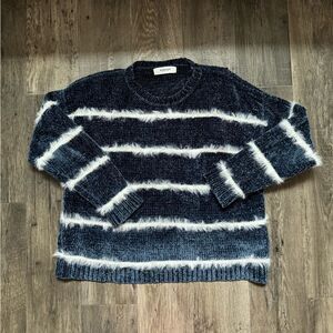 WOMENS SWEATER SIZE LARGE